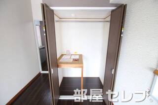 奥行ある収納ですね。