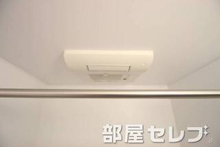 浴室乾燥機付き。