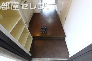 玄関から見ても明るいですね。