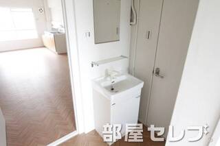 独立洗面化粧台。