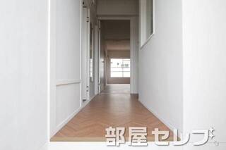 玄関から見ても明るいですね。