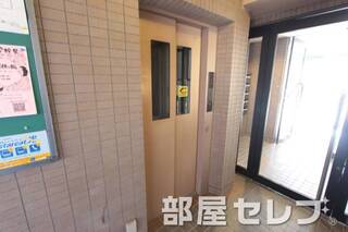 エレベーター完備。