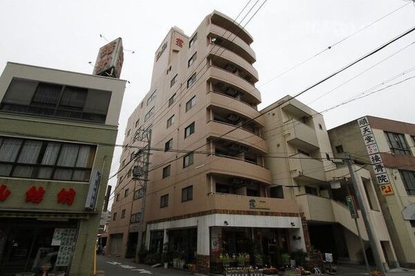 タイル貼りの外観です。