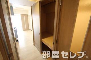 ハンガー掛けもできる収納です。