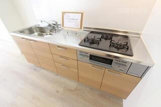 3口コンロシステムキッチン（グリル付）です。