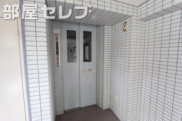 エレベーター完備。