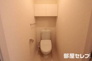 収納もあり便利なお手洗い