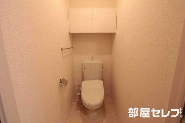 収納もあり便利なお手洗い