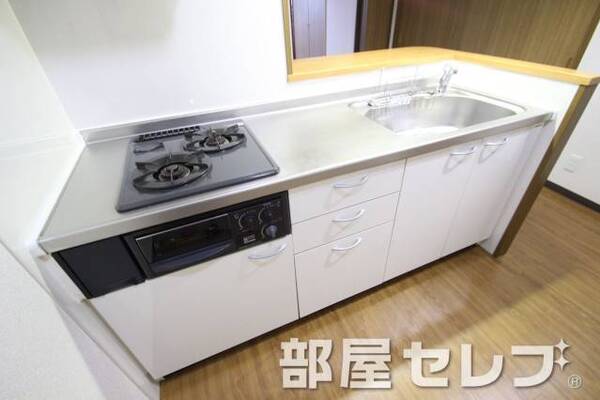 会話が弾むカウンターシステムキッチン。