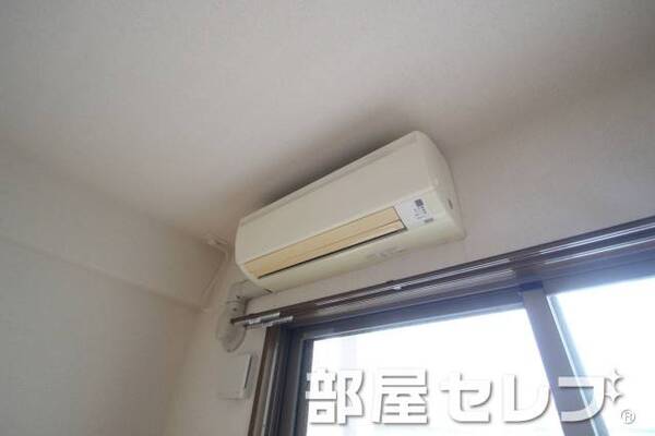冷暖房エアコン。