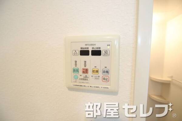 浴室乾燥機付き。