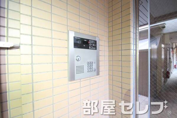 オートロック完備。