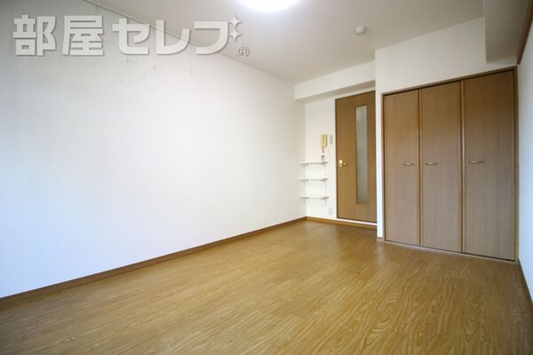 洗濯物を室内で干せます。