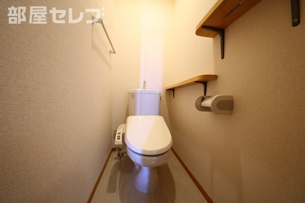 広いバスルームで快適にお過ごしください。