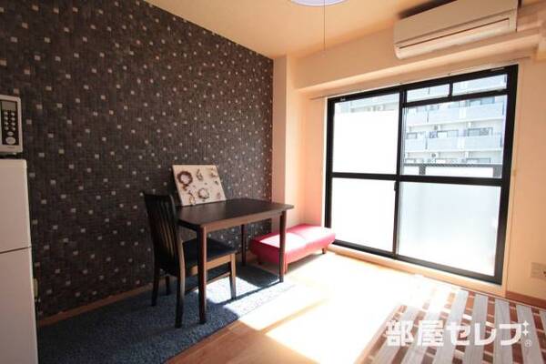 綺麗で広めの7.5帖のお部屋です。