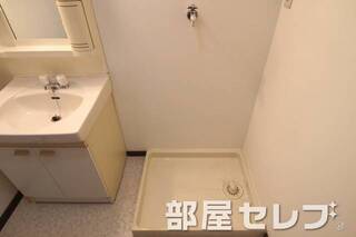 洗濯機置き場はこちらへ。