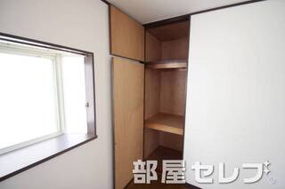 各部屋に収納あり。