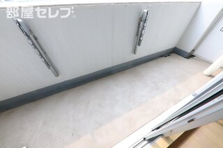 バルコニーは西向きです