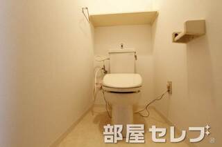 温水洗浄便座。他号室の写真です。