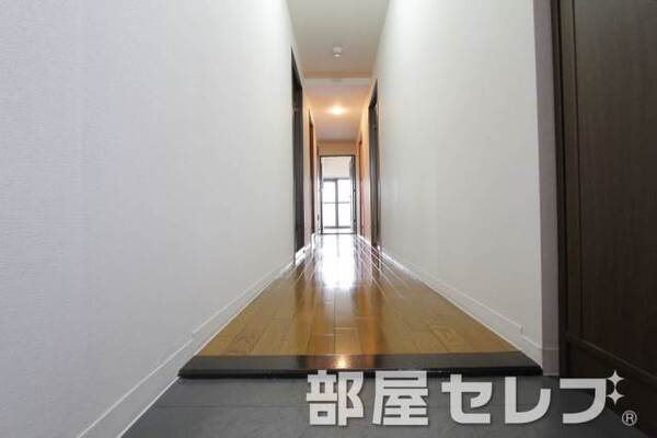 玄関口。他号室の写真です。