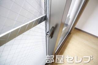 網ガラス。