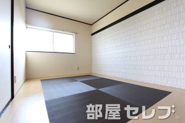 琉球畳のオシャレでハイセンスな和室です。