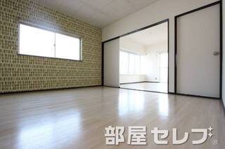 アクセントクロスが目を引くお部屋です。