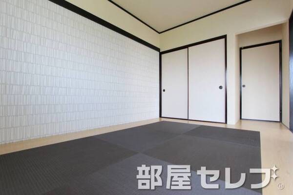 琉球畳のオシャレでハイセンスな和室です。