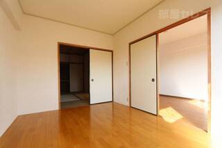 102号室内装写真参照