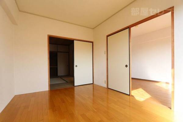102号室内装写真参照