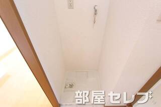 キレイな室内洗濯機置き場です。