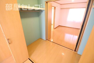 小物もしっかり置けるシャンプードレッサーです。
