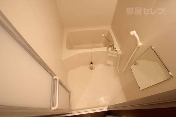 ※102号室内装写真参照