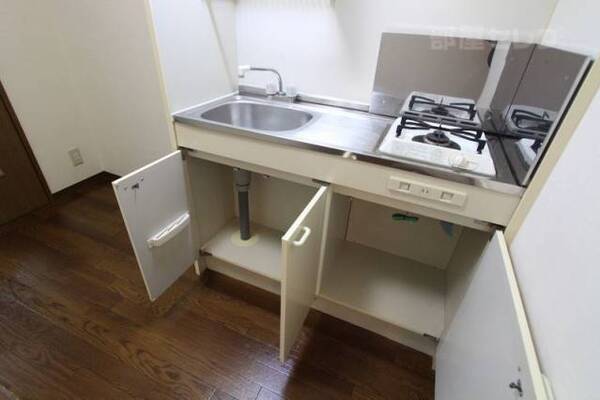 ※102号室内装写真参照