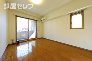 日が差し込む明るいリビングが人気です。