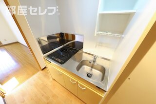お手入れしやすいＩＨタイプキッチンです。