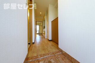 明るい玄関で毎日をお出迎え