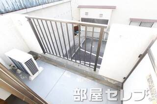 洗濯物もたくさん干せるベランダです。
