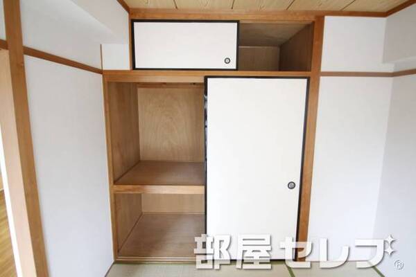 奥行きのある収納。