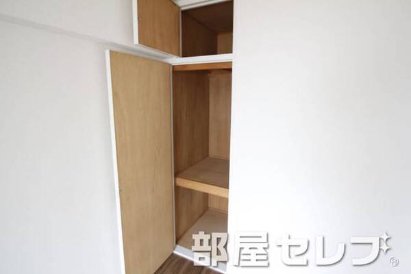 各部屋に収納あります。