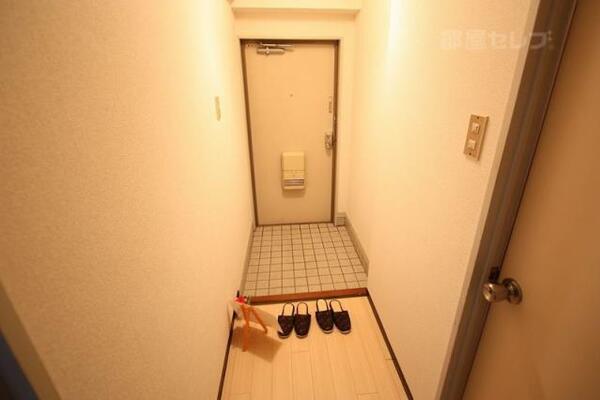 玄関は小さめです。