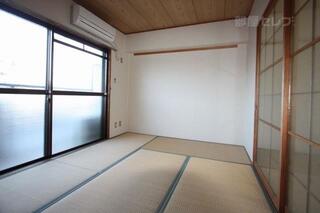 お部屋の一つは和室です。