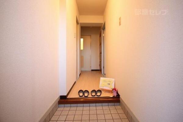 玄関からの様子です。