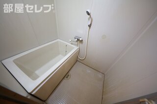 広々キッチンで料理もはかどｌります。他号室の写真です。