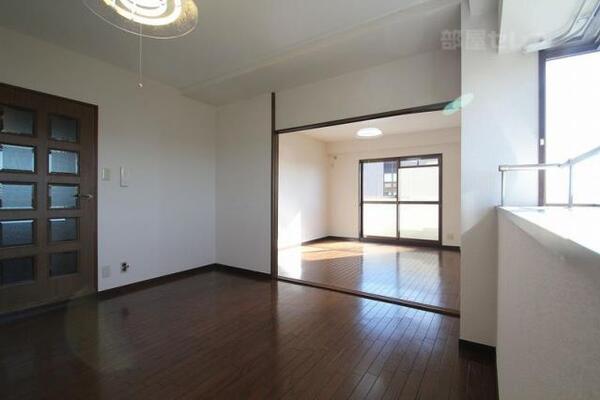 広々17帖です。別々のお部屋としても利用できます。