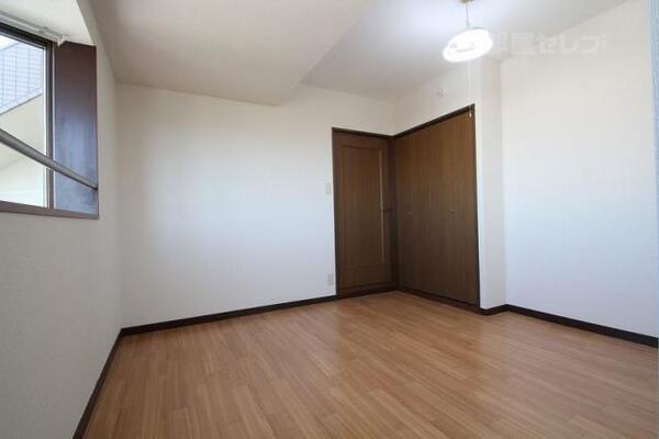 出窓付きのお部屋です。
