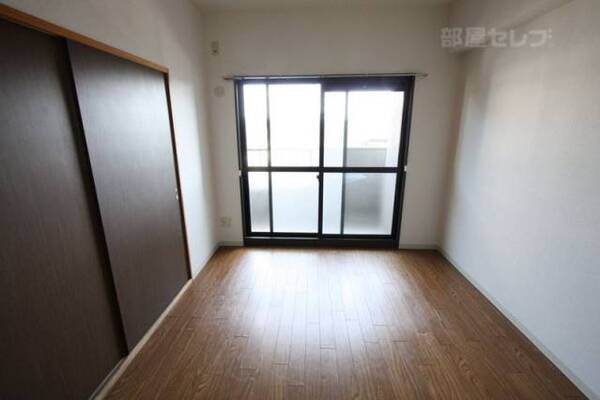 バルコニー付きの部屋です。