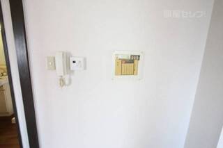 インターホンに室内から電話で応対できます。ｌ
