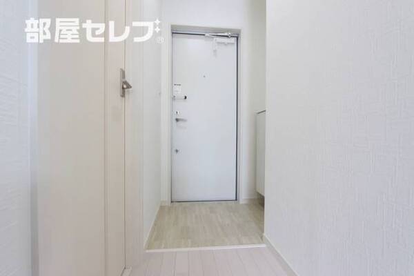 ※階によりアクセントクロスが異なります。（301号室写真）