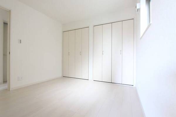 白ベースの綺麗なお部屋です